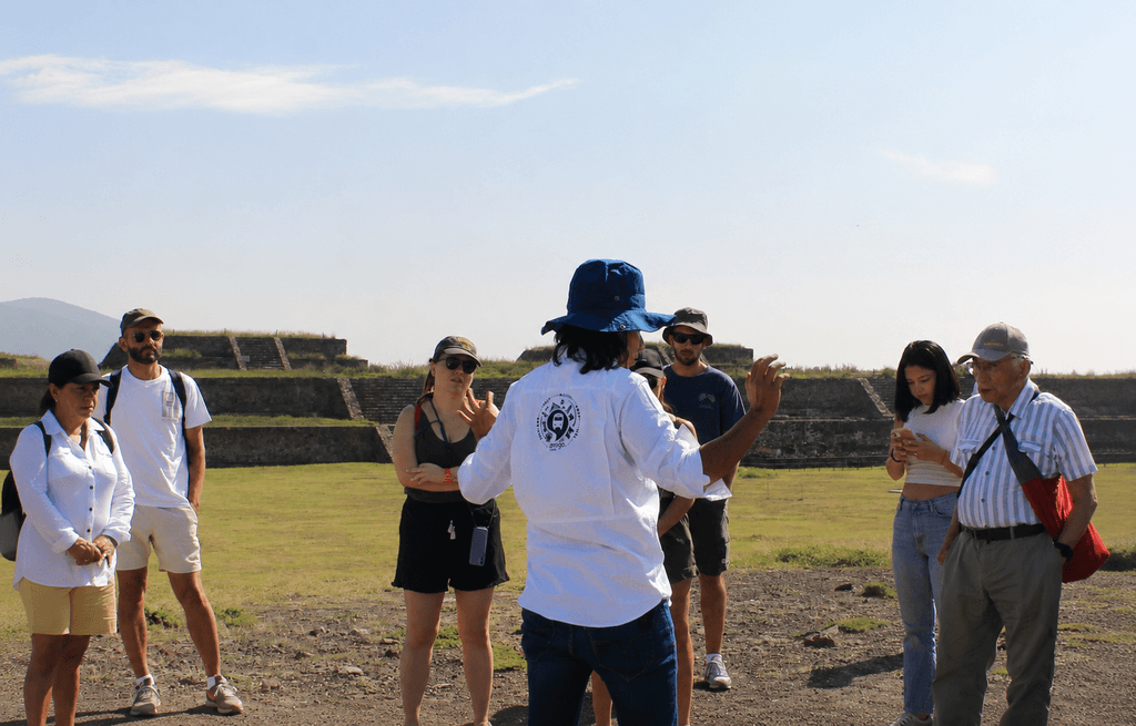 Combo: Teotihuacan Access Temprano + México Prehispánico Tour a pie