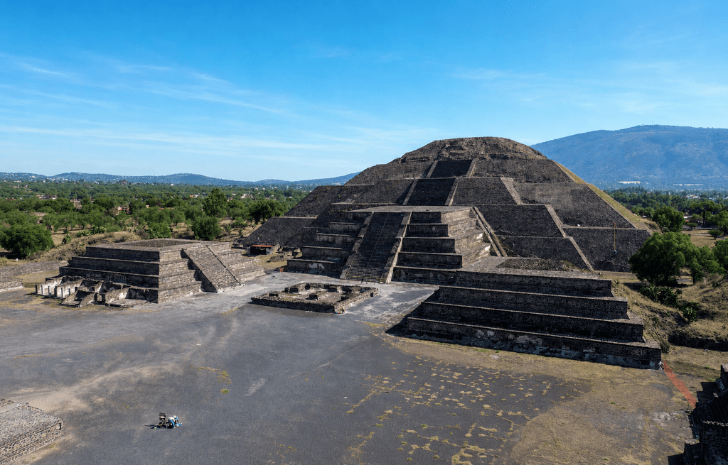 Combo Tour: Teotihuacan y Basílica de Guadalupe & Xochimilco, Coyoacán y Frida Kahlo