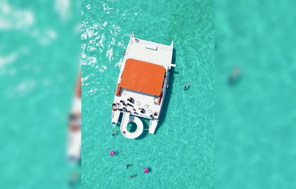 Catamaran dancer cruise to Isla Mujeres