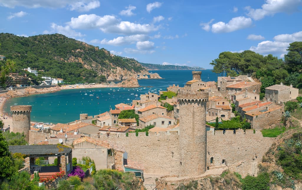 Girona and Tossa de Mar Day Trip from Barcelona