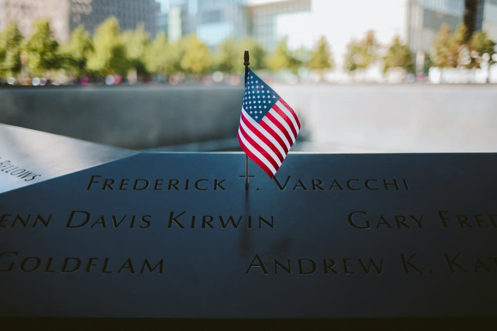 Ground Zero: Recordando el 11 de Septiembre y Celebrando el Renacimiento de Nueva York
