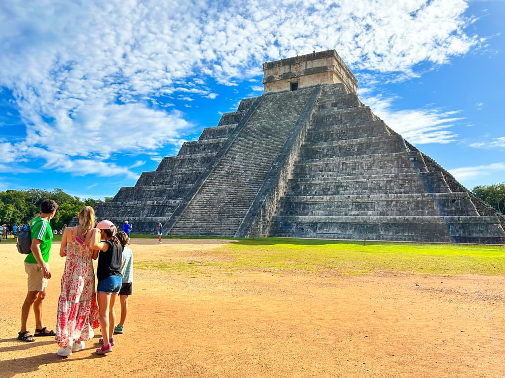 Ruinas Mayas Privadas de Yaxunah y Chichén Itzá