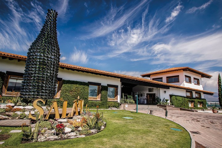 a garden in front of a building