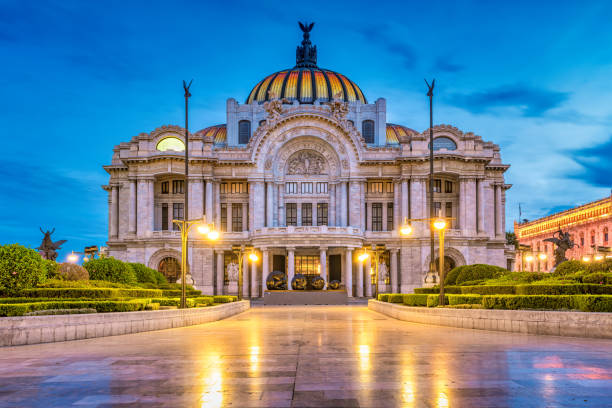 a large building with Palacio de Bellas Artes in the background