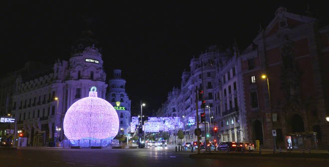 Bola lumínica entre Gran Vía y Calle Alcalá