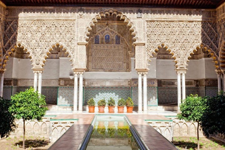 a garden in front of a building