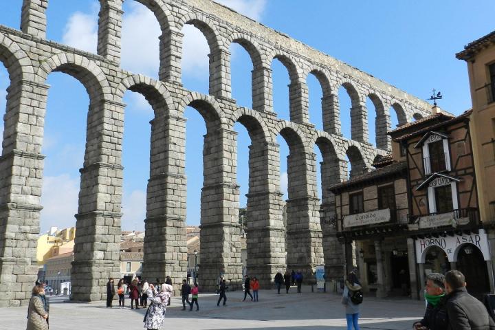 a group of people in front of Aqueduct of Segovia