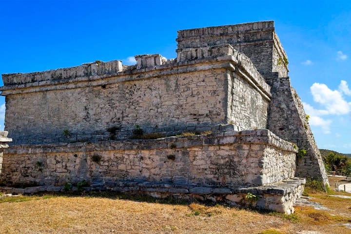 an old stone building