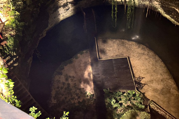 Dia de Muertos en un cenote en Cancun