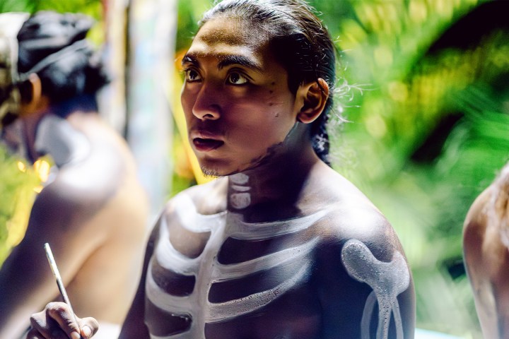 Experiencia de Dia de Muertos Maya en un cenote en cancun