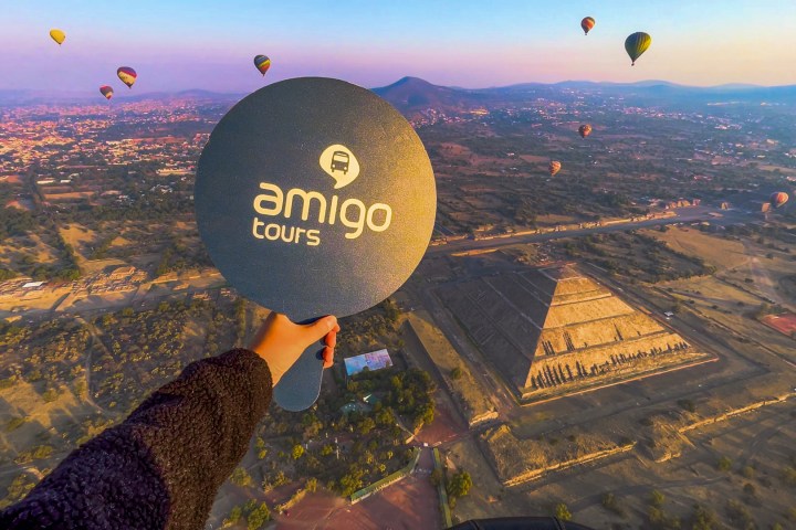 Amigo Tours in Hot Balloon over Teotihuacan