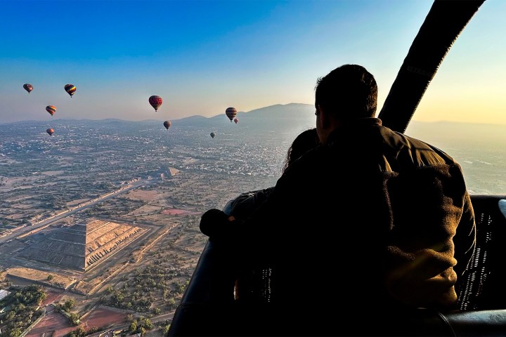 A Hot Balloon tour in teotihuacan