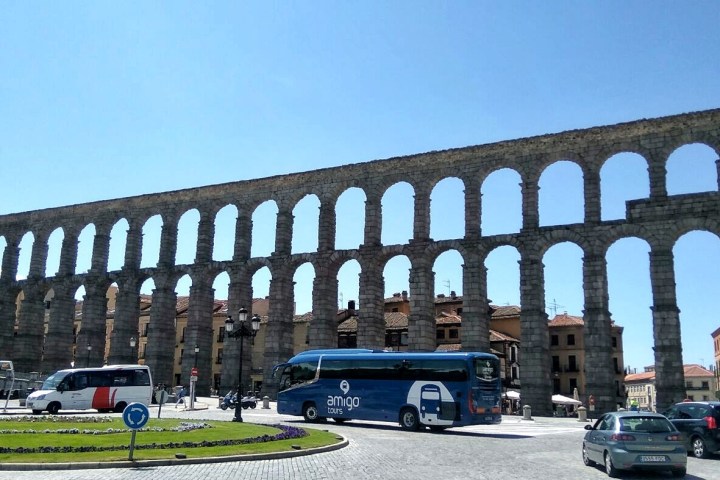 a car parked on the side of a building