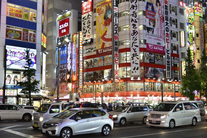 a car driving on a city street filled with lots of traffic