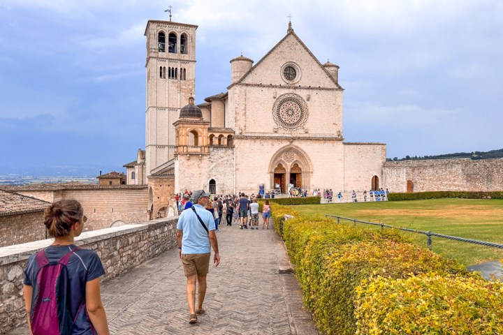 a group of people standing in front of Assisi