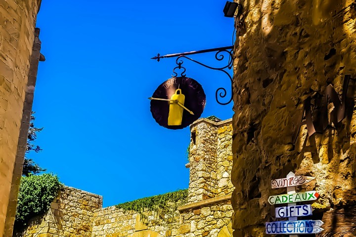 a close up of a traffic light with a building in the background